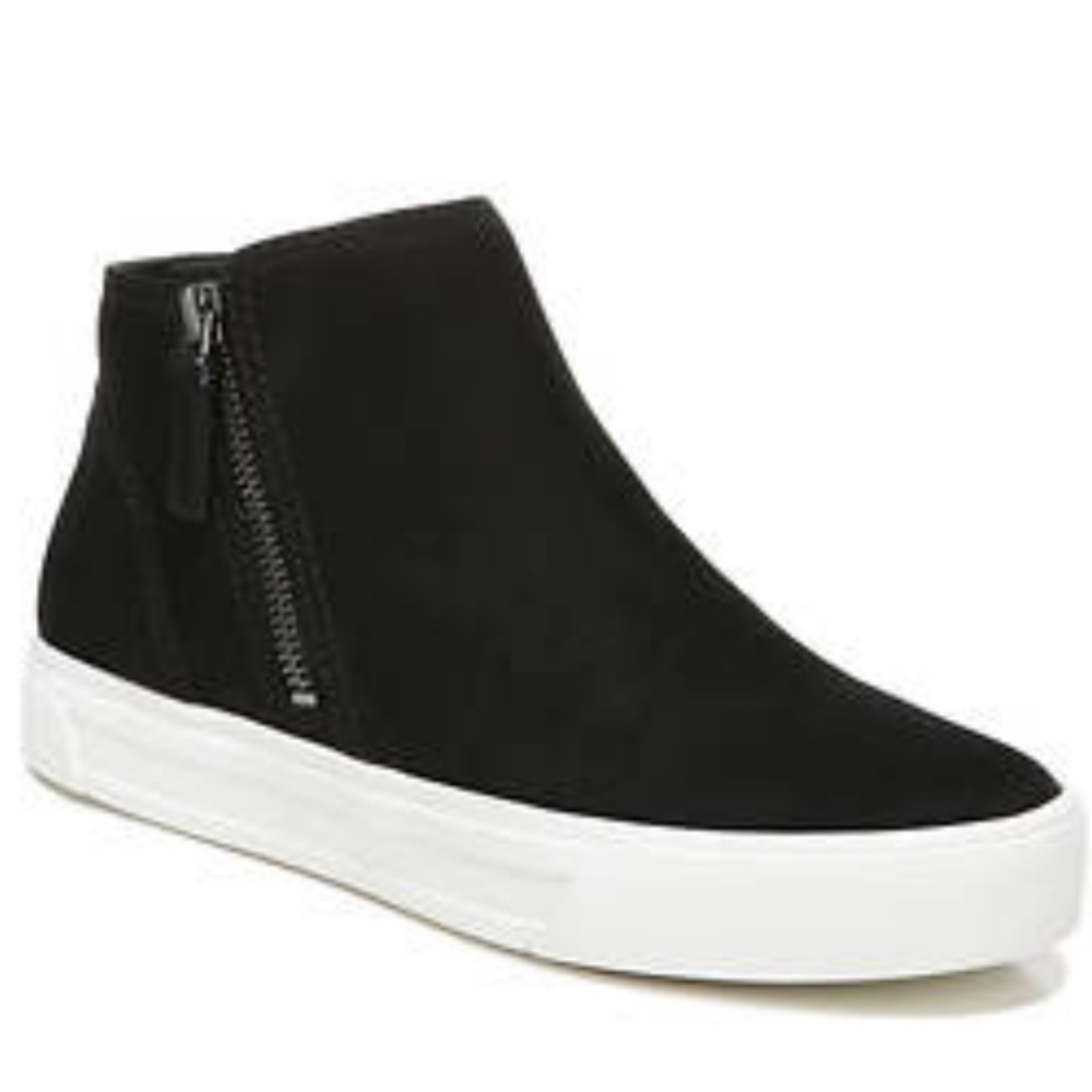 Naturalizer black bootie with zip 
Size 9